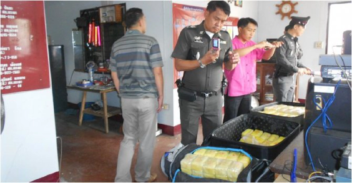 ตะลึง!พบยาบ้า-เฮโรอีนค่า140ล.ถูกทิ้งไว้ข้างทาง ตะลึง!พบยาบ้า-เฮโรอีนค่า140ล.ถูกทิ้งไว้ข้างทาง