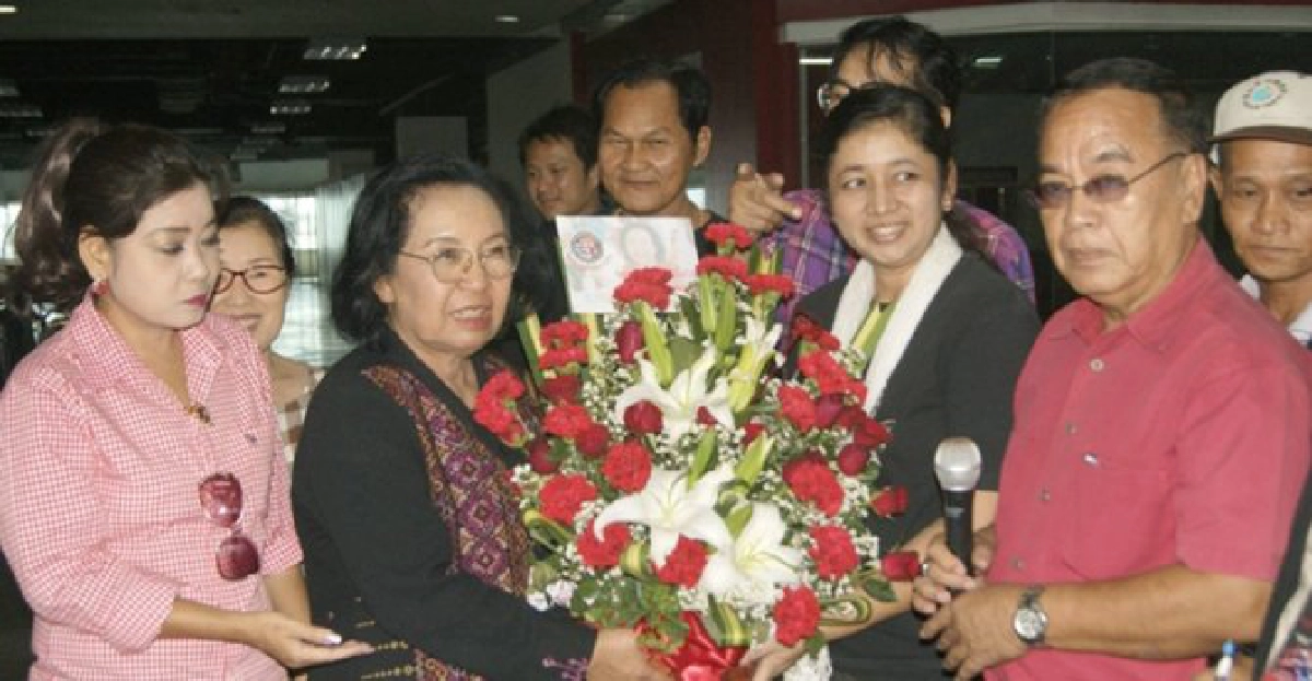 ดอกไม้นี้เพื่อ'อดีตปธ.นปช.'