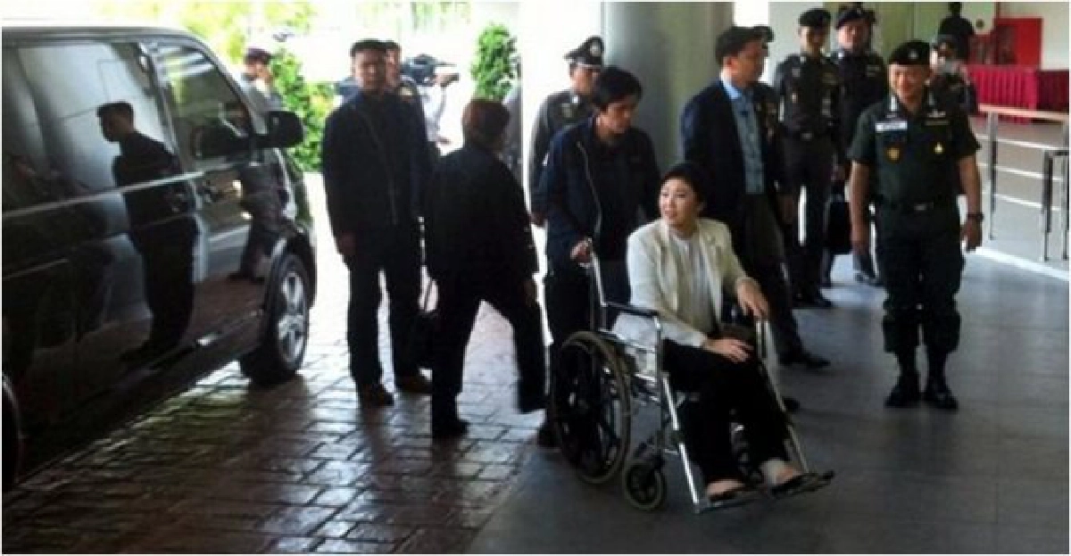 'นายกฯ'นั่งรถเข็นถกครม. 'นายกฯ'นั่งรถเข็นถกครม.