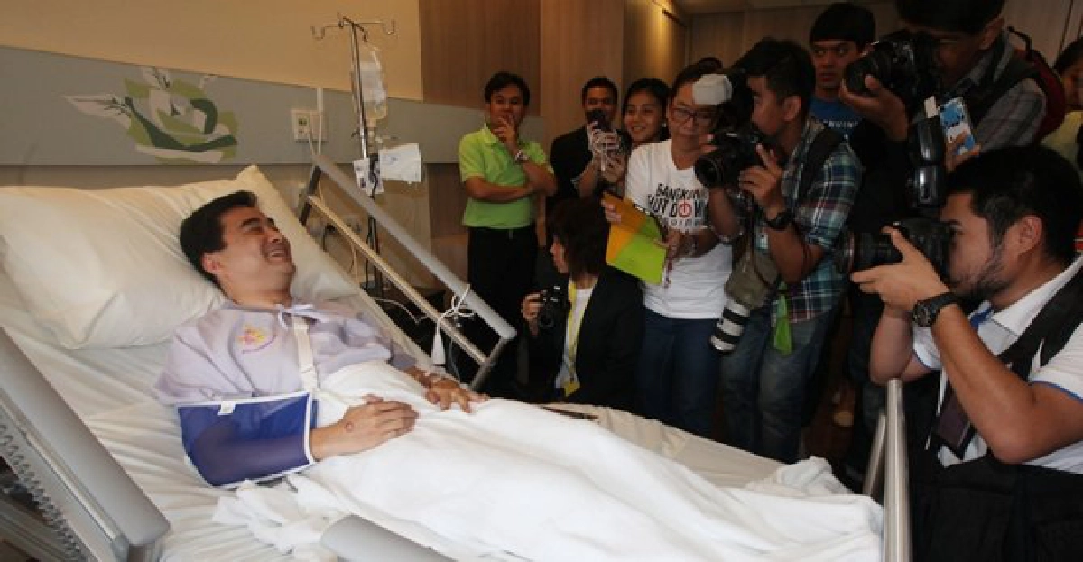 'มาร์ค'ล้มไหปลาร้าหักหามส่งรามาจ่อผ่าตัด 'มาร์ค'ล้มไหปลาร้าหักหามส่งรามาจ่อผ่าตัด