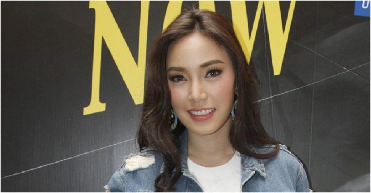 'เมย์'ปัดซุ่มลองชุดวิวาห์ 'เมย์'ปัดซุ่มลองชุดวิวาห์