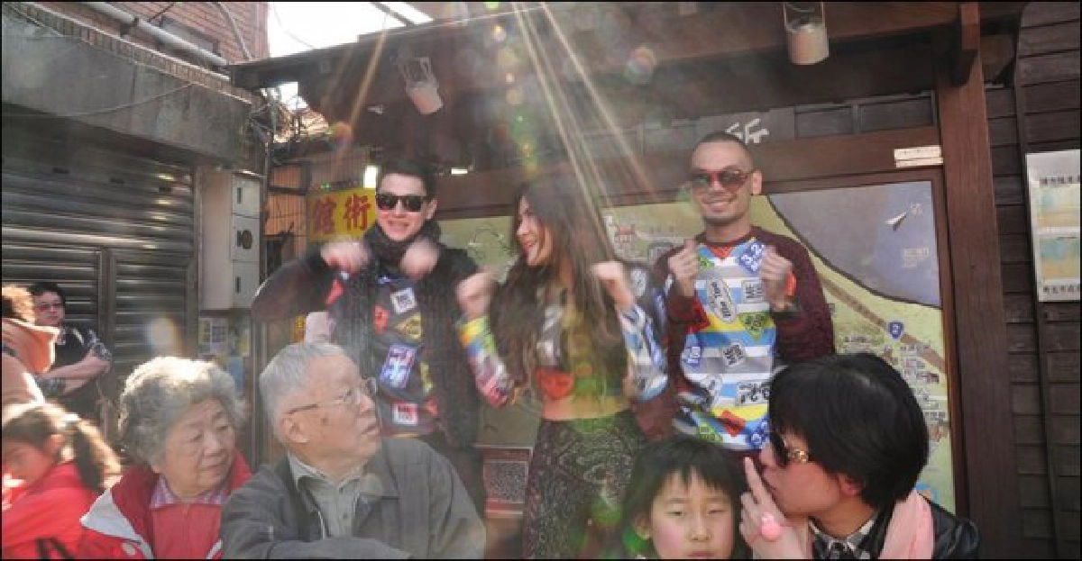 'ทรี.ทู.วัน'เแกล้งแฟนไต้หวันสุดฮาเอ็มวี'มี ทู' 'ทรี.ทู.วัน'เแกล้งแฟนไต้หวันสุดฮาเอ็มวี'มี ทู'