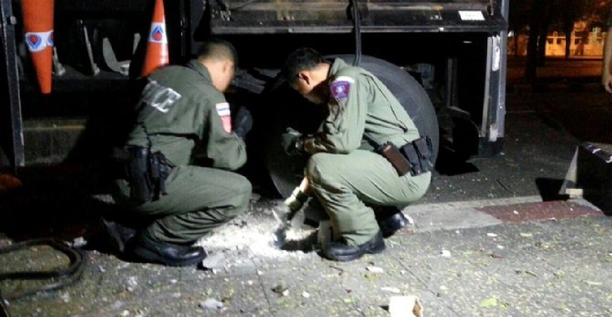 ป่วน!บึ้มรถยกสน.ดุสิตกลางดึกไร้เจ็บ ป่วน!บึ้มรถยกสน.ดุสิตกลางดึกไร้เจ็บ