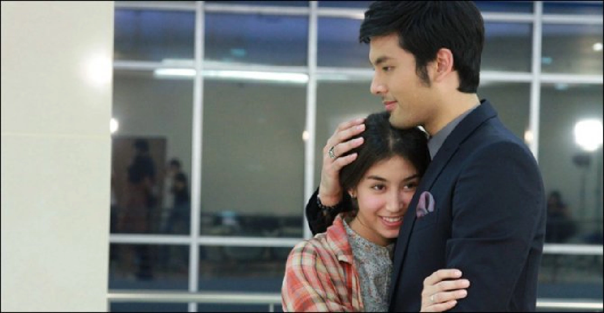 'บอมบ์'เขินหน้าแดงคุกเข่าสารภาพรัก'มิ้นต์' 'บอมบ์'เขินหน้าแดงคุกเข่าสารภาพรัก'มิ้นต์'