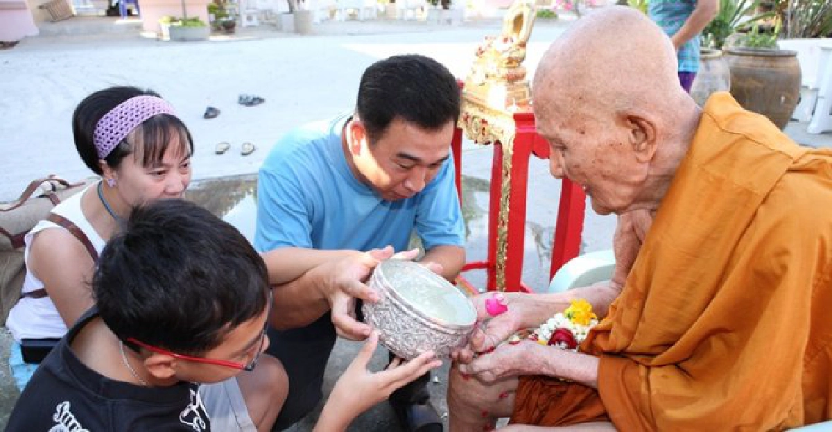 ท่องไปในแดนธรรม : สงกรานต์แห่งอุษาคเนย์ ท่องไปในแดนธรรม : สงกรานต์แห่งอุษาคเนย์