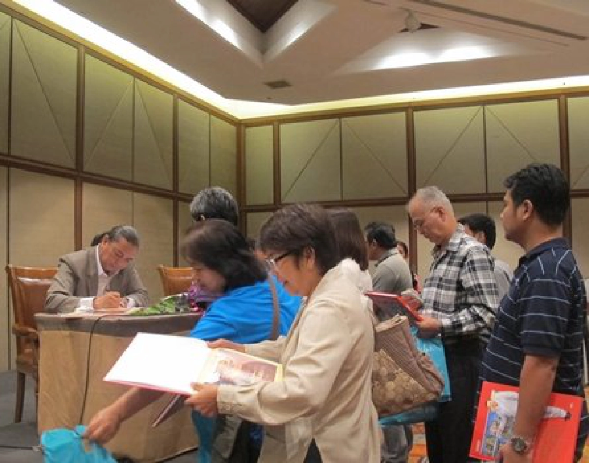 'ตู้ตั๋วแตก' ในการบรรยาย 'อพาร์ทเม้นท์ไม่บาน' 'ตู้ตั๋วแตก' ในการบรรยาย 'อพาร์ทเม้นท์ไม่บาน'