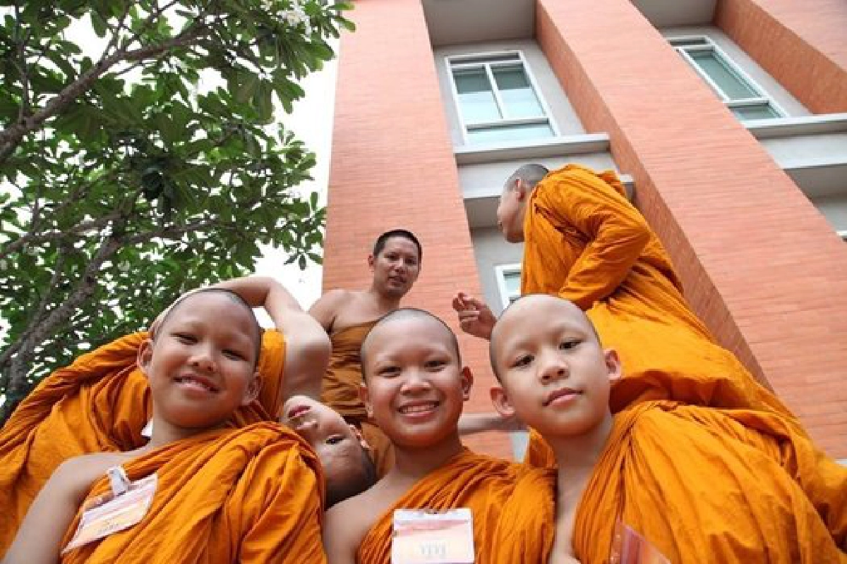 วิปัสสนาบนหน้าข่าว : ศาสนารักษาโลก