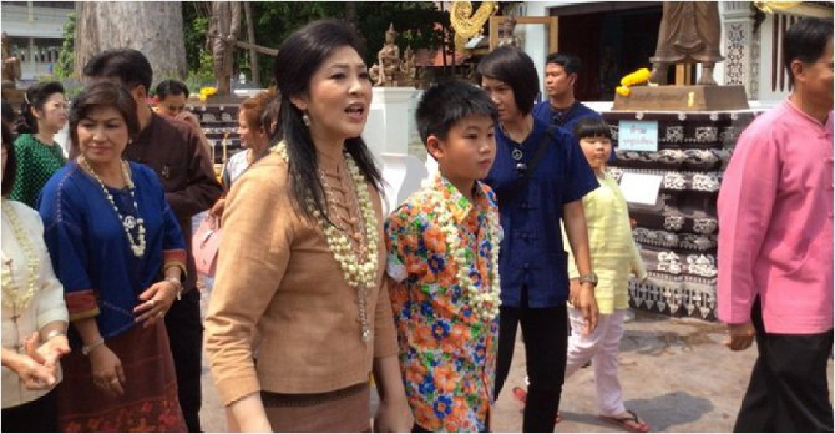 'ยิ่งลักษณ์'ควง'เยาวภา-น้องไปป์'ทำบุญ