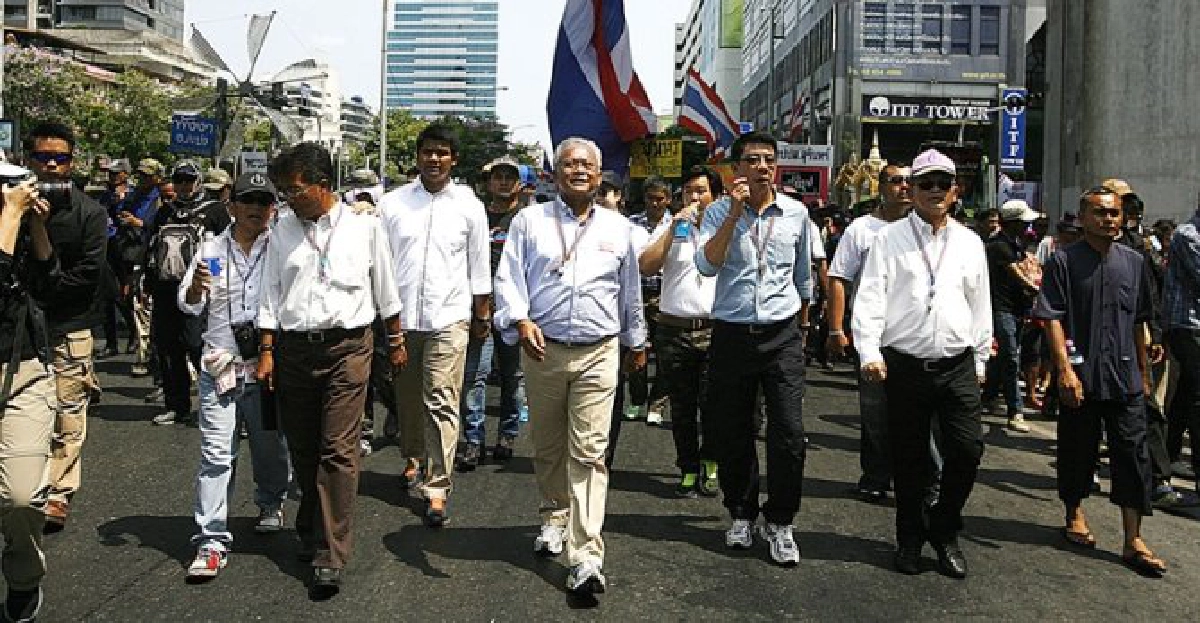 'สุเทพ'นำม็อบบุก'กฟผ.'คนแห่รับล้น! 'สุเทพ'นำม็อบบุก'กฟผ.'คนแห่รับล้น!