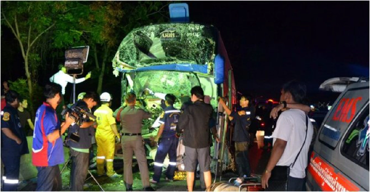 รถทัวร์ชนท้ายรถสิบล้อคนขับดับเจ็บ5 รถทัวร์ชนท้ายรถสิบล้อคนขับดับเจ็บ5