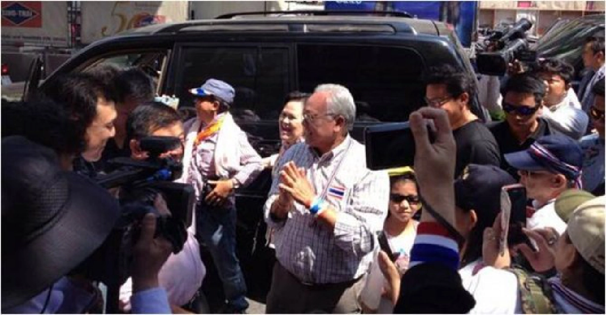 'สุเทพ'เดินชวนแขกย่านฝั่งธนฯขับไล่รบ. 'สุเทพ'เดินชวนแขกย่านฝั่งธนฯขับไล่รบ.