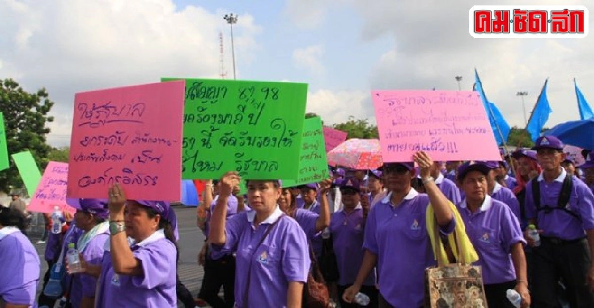 ก.แรงงานทำบุญก่อนเคลื่อนไปสนามหลวง