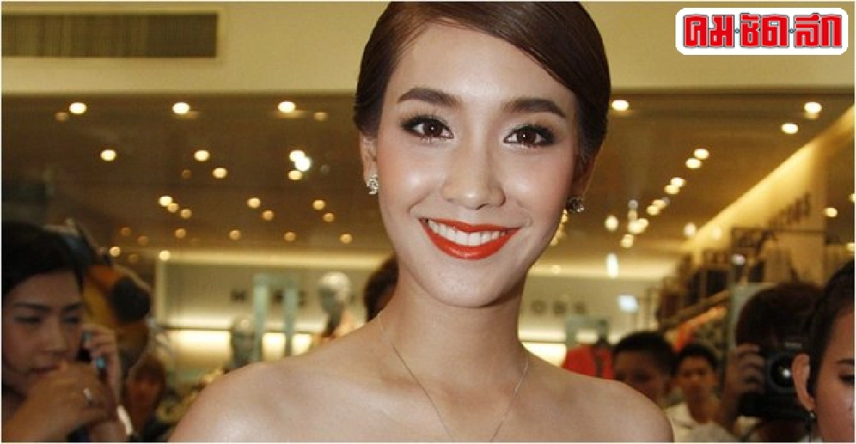 'มิน'แฮปปี้คุยหนุ่มนักธุรกิจ
'มิน'แฮปปี้คุยหนุ่มนักธุรกิจ