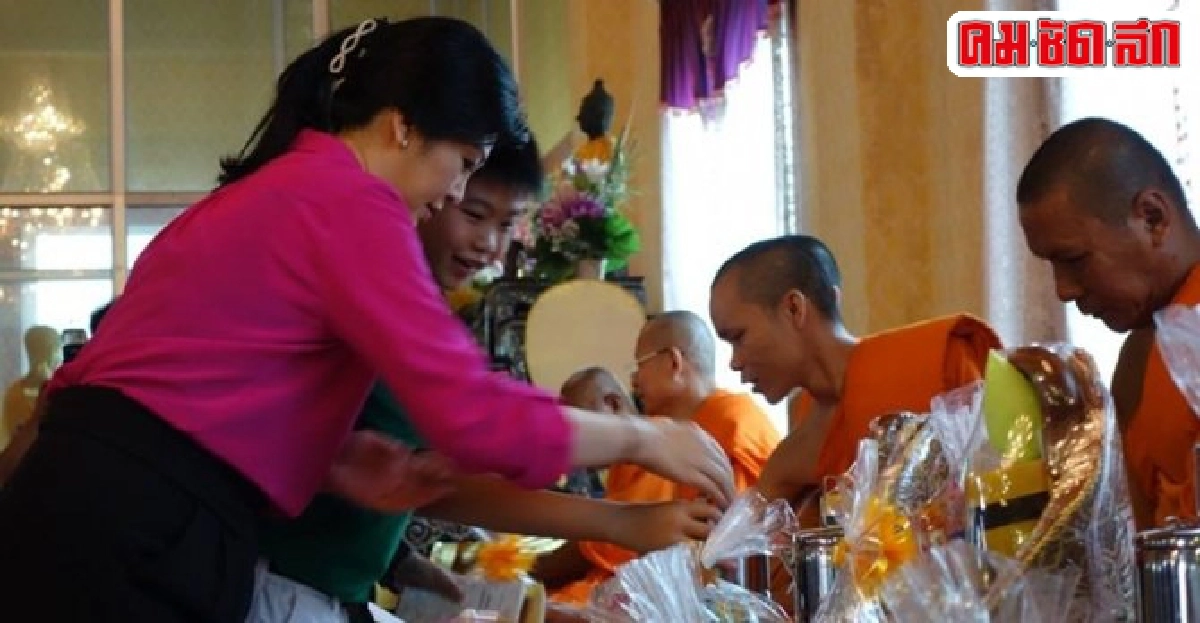 'ยิ่งลักษณ์'ควงน้องไปป์ทำบุญวันเกิด 'ยิ่งลักษณ์'ควงน้องไปป์ทำบุญวันเกิด
