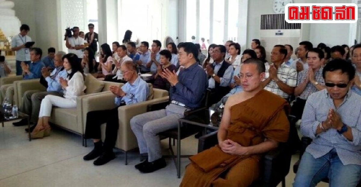 'สุเทพ'ควงภรรยาทำบุญวันเกิดครบ65ปี