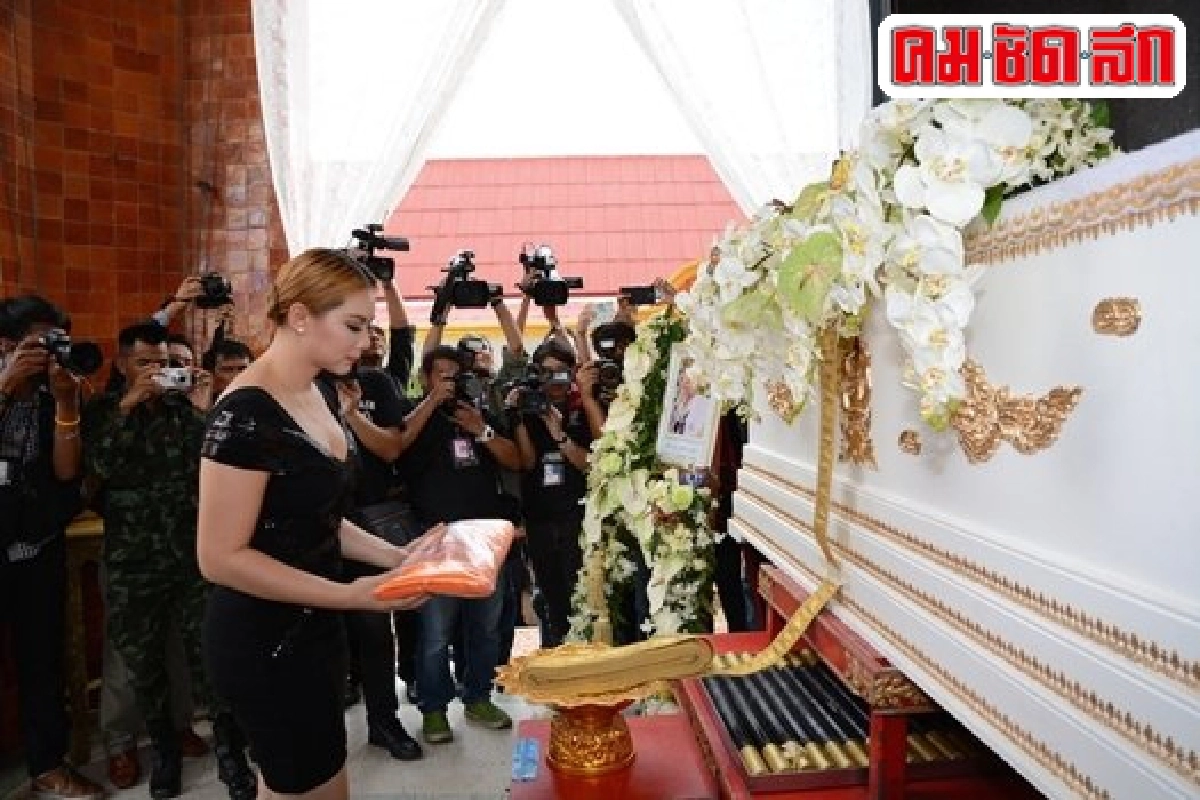 นับพันร่วมอาลัยด.ญ.13สู่'สุคติ' นับพันร่วมอาลัยด.ญ.13สู่'สุคติ'