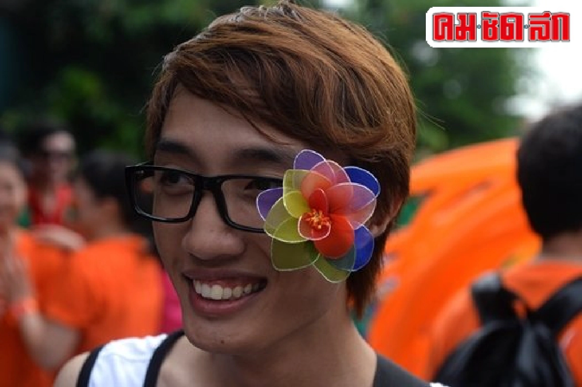 ชาวสีม่วงเวียดนามไม่หยุดแค่พาเหรด