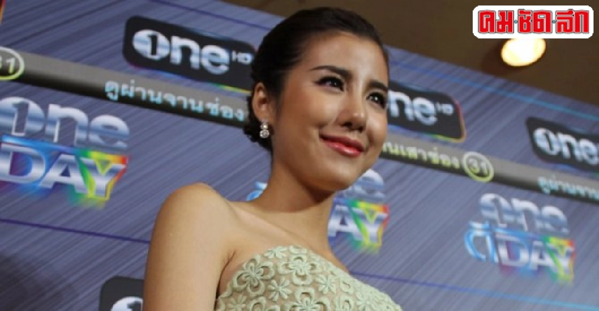 'เอสเธอร์'โต้ใช้อภิสิทธิ์ไม่ฝึกงานมหาลัย 'เอสเธอร์'โต้ใช้อภิสิทธิ์ไม่ฝึกงานมหาลัย