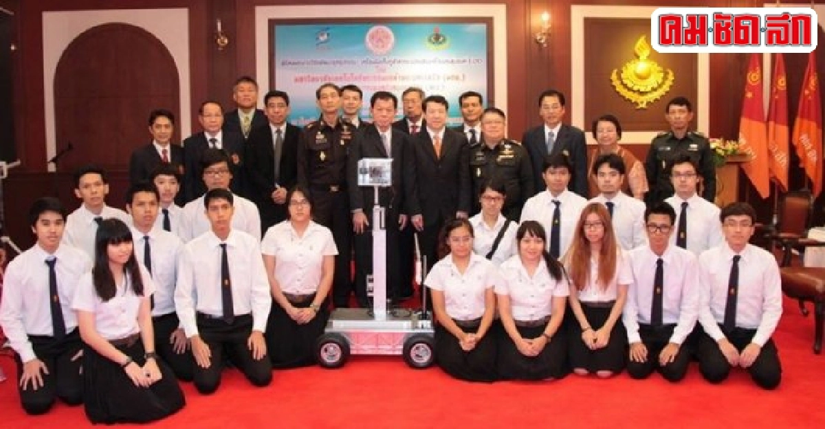 สกว.-มจพ.มอบหุ่นยนต์เก็บกู้ระเบิดให้ทหาร สกว.-มจพ.มอบหุ่นยนต์เก็บกู้ระเบิดให้ทหาร