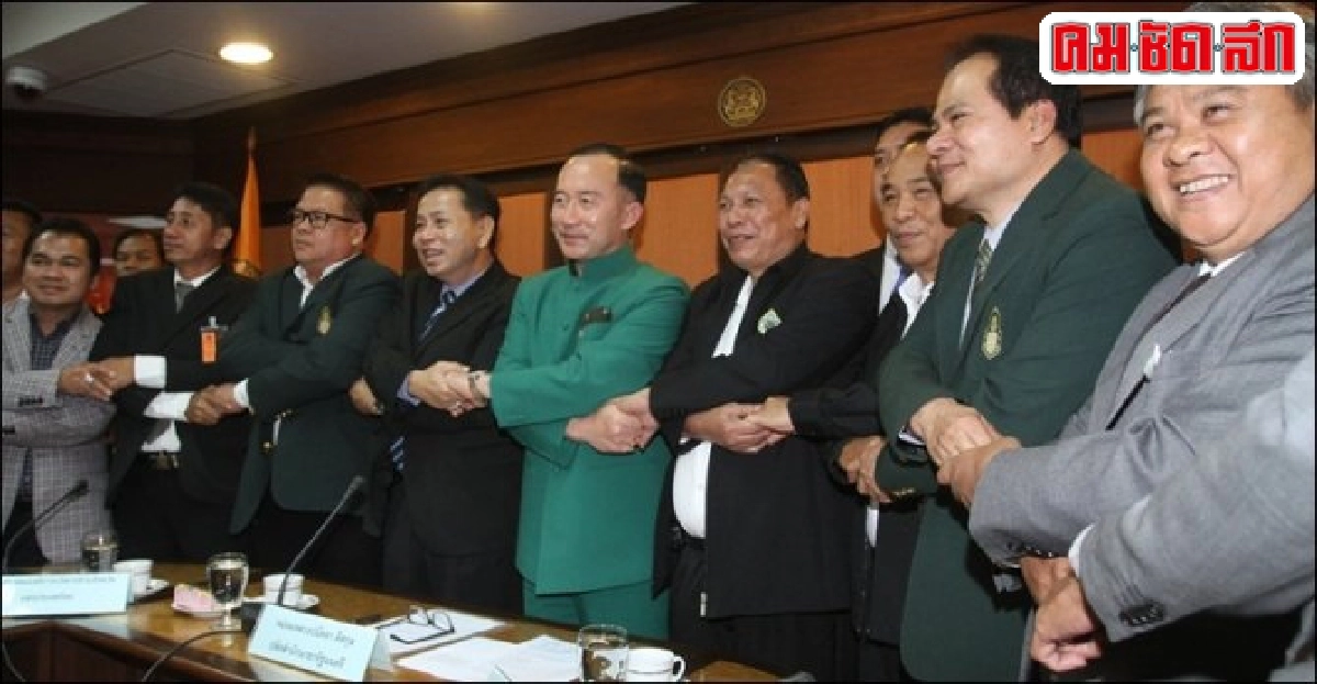 'ปนัดดา'จับมือเคลียร์3'สมาคม อปท.' 'ปนัดดา'จับมือเคลียร์3'สมาคม อปท.'
