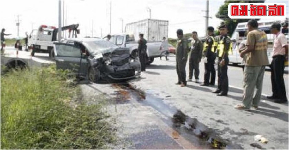 กระบะแซงสิบล้อไม่พ้นชน4คัน กระบะแซงสิบล้อไม่พ้นชน4คัน