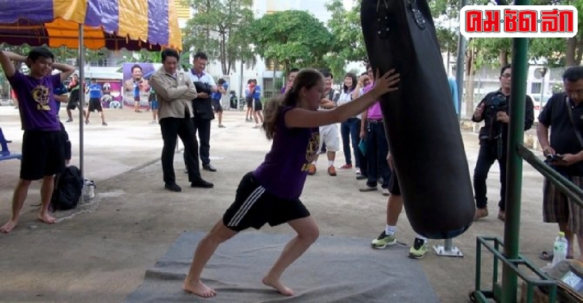 นร.แลกเปลี่ยนต่างชาติแห่เรียนมวยไทย นร.แลกเปลี่ยนต่างชาติแห่เรียนมวยไทย