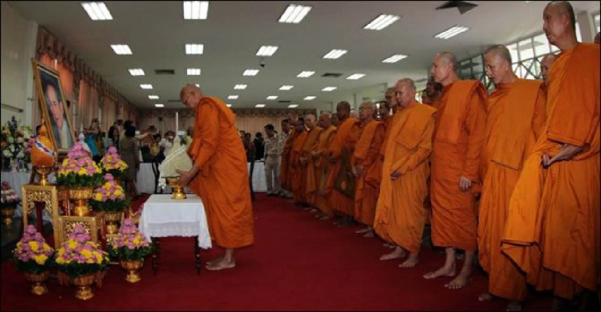 พระสุเทพ-คณะสงฆ์ลงนามถวายพระพรในหลวง พระสุเทพ-คณะสงฆ์ลงนามถวายพระพรในหลวง