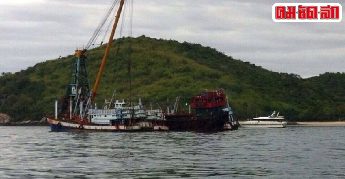 เรือสปีดโบ๊ทแตกน้ำเข้านทท.ลอยคอทะเลพัทยา เรือสปีดโบ๊ทแตกน้ำเข้านทท.ลอยคอทะเลพัทยา