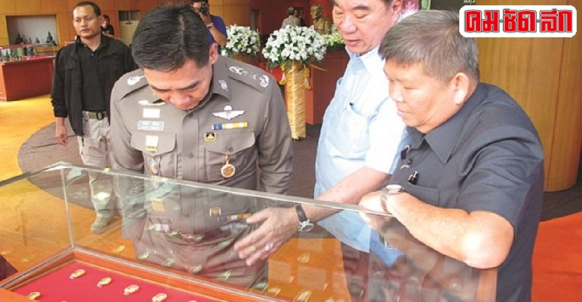 นิทรรศการโชว์พระทองคำส่งท้ายปี๕๗ นิทรรศการโชว์พระทองคำส่งท้ายปี๕๗