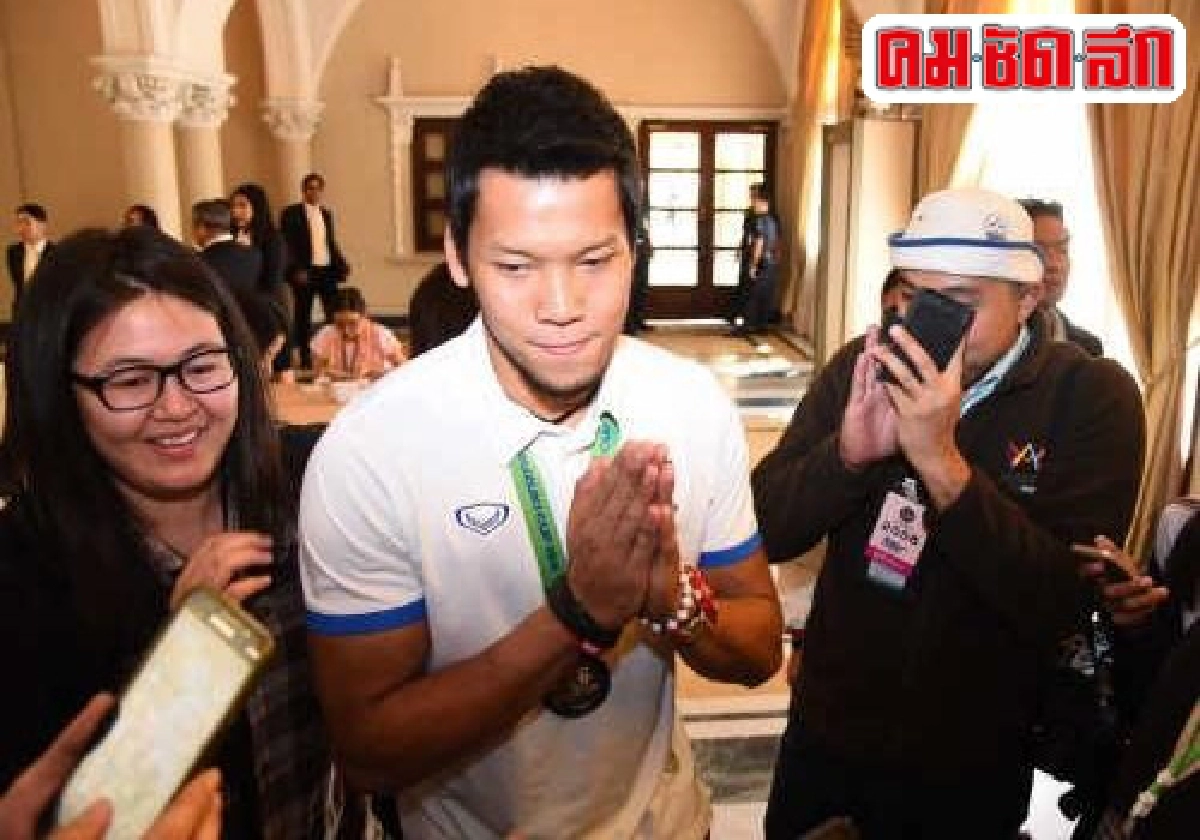 บิ๊กตู่มอบเงินอัดฉีดนักฟุตบอลทีมชาติไทย บิ๊กตู่มอบเงินอัดฉีดนักฟุตบอลทีมชาติไทย