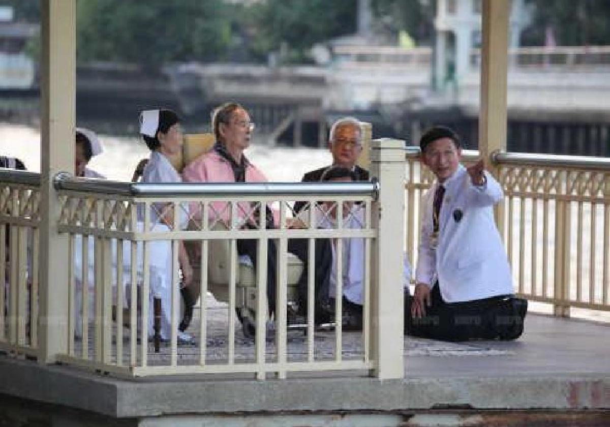 ในหลวงทอดพระเนตรคลองบางกอกน้อย