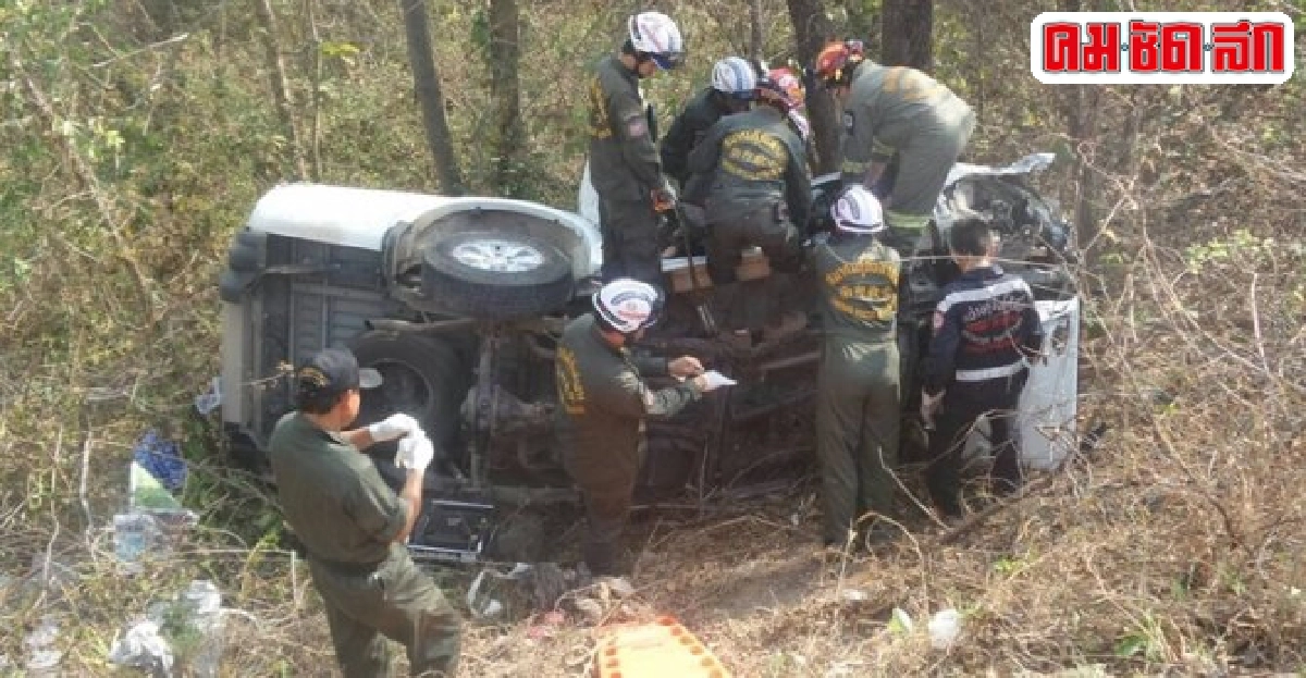 ไทรทันชนวีโก้อัดต้นไม้แม่ลูกดับ3ศพ ไทรทันชนวีโก้อัดต้นไม้แม่ลูกดับ3ศพ