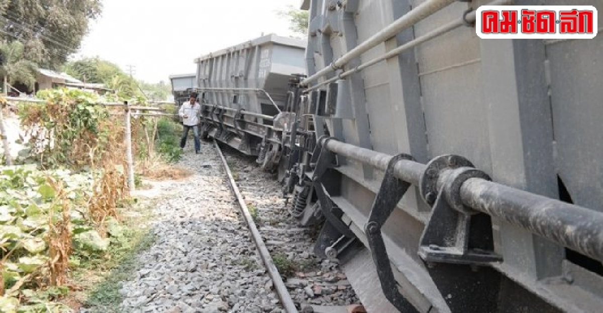 รถไฟบรรทุกหินตกรางหัวหินคาดเย็นนี้เปิดเดินรถได้ รถไฟบรรทุกหินตกรางหัวหินคาดเย็นนี้เปิดเดินรถได้
