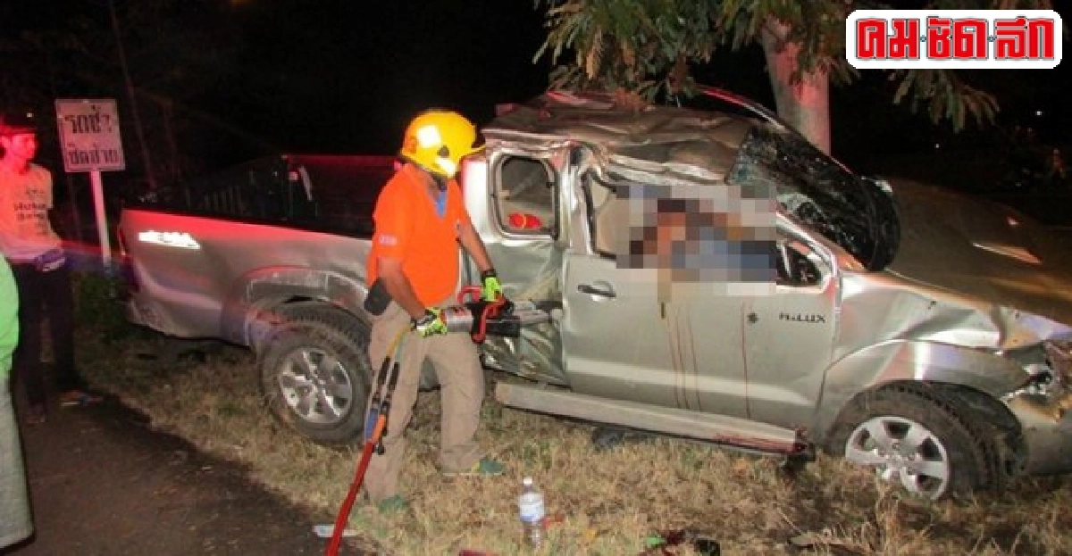 ซิ่งวีโก้หลับในชนต้นไม้ดับคาที่เมีย-ลูกเจ็บ ซิ่งวีโก้หลับในชนต้นไม้ดับคาที่เมีย-ลูกเจ็บ