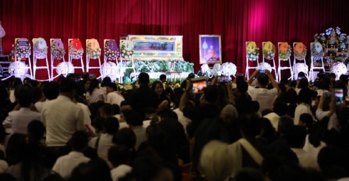 พระราชทานพวงมาลาถวายสังขารหลวงพ่อคูณ 