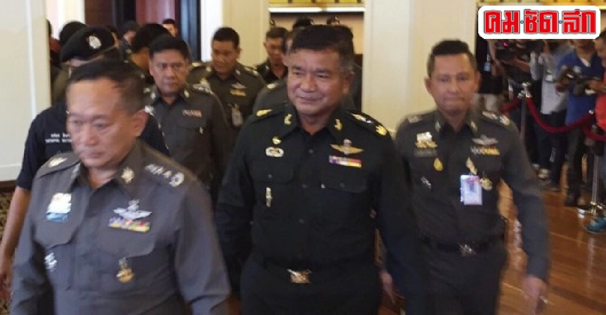 พล.ท.มนัสมอบตัวสู้คดีค้ามนุษย์ พล.ท.มนัสมอบตัวสู้คดีค้ามนุษย์