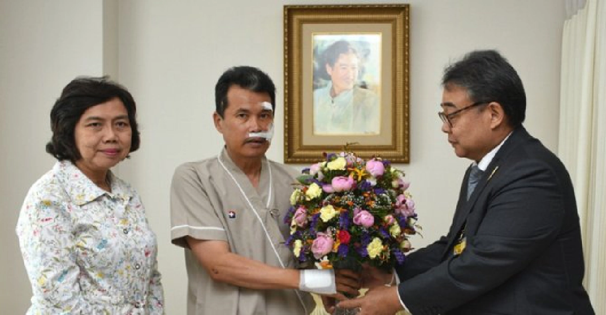 พระเทพฯพระราชทานแจกันดอกไม้เยี่ยมผู้ว่าฯชัยนาท พระเทพฯพระราชทานแจกันดอกไม้เยี่ยมผู้ว่าฯชัยนาท