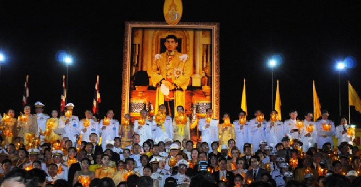 นายกฯนำจุดเทียนชัยถวายพระพรพระบรมฯ นายกฯนำจุดเทียนชัยถวายพระพรพระบรมฯ