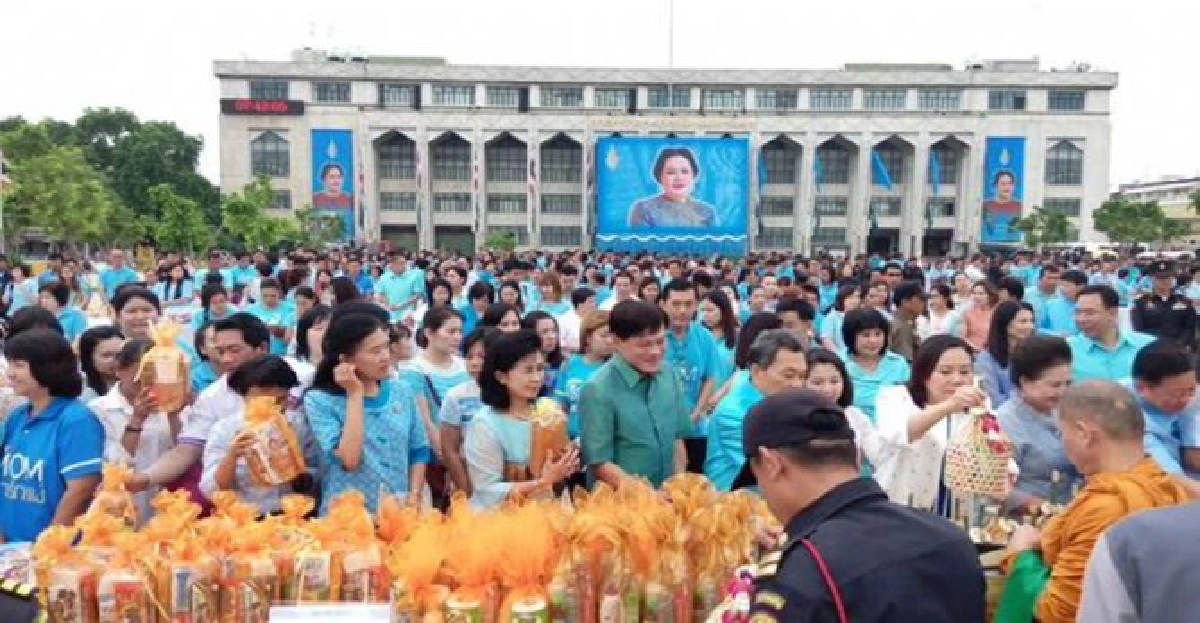 สุขุมพันธุ์นำขรก.-ปชช.ตักบาตรพระสงฆ์184รูป
