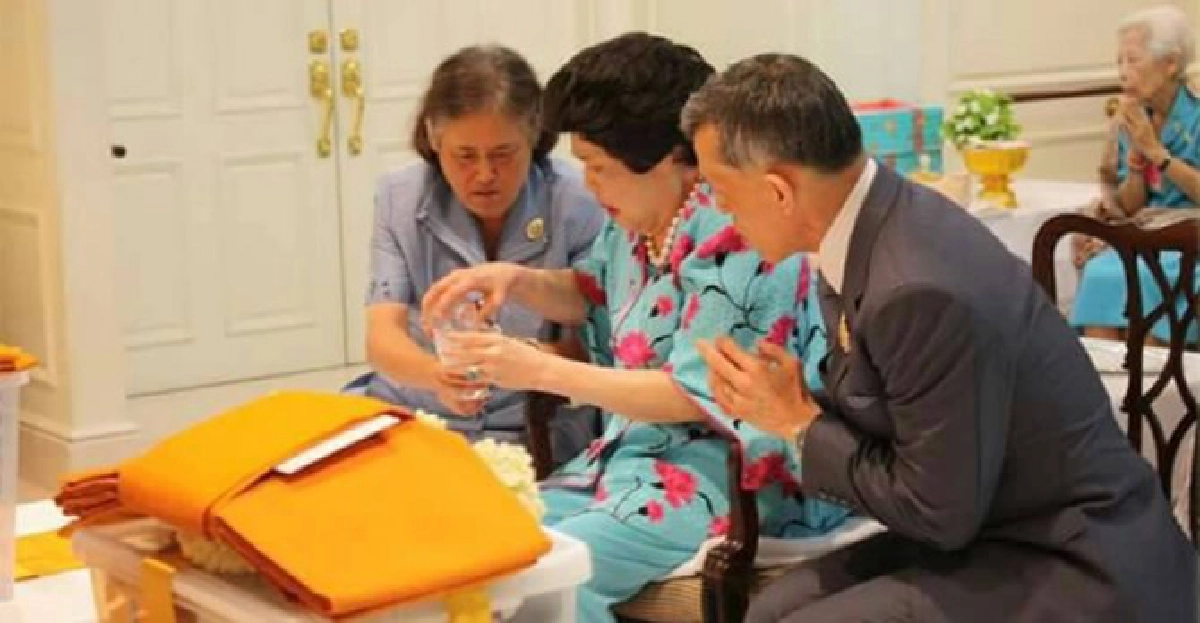 พระราชินีทรงบำเพ็ญพระราชกุศล พระราชินีทรงบำเพ็ญพระราชกุศล