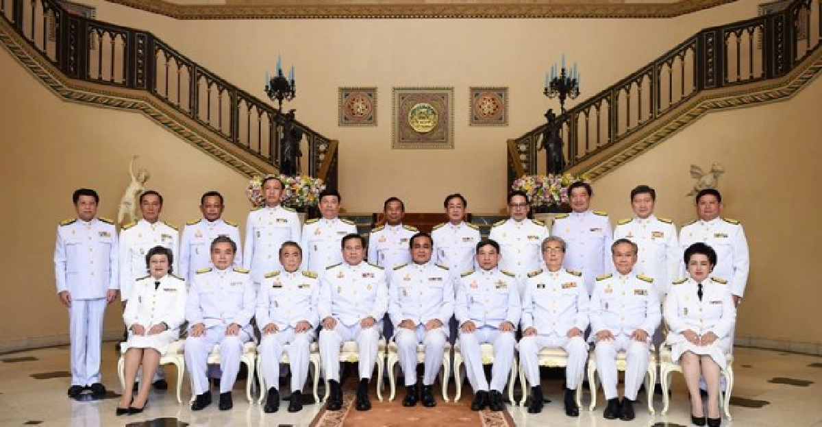 ประยุทธ์นำครม.ชุดใหม่เข้าเฝ้าฯถวายสัตย์ ประยุทธ์นำครม.ชุดใหม่เข้าเฝ้าฯถวายสัตย์