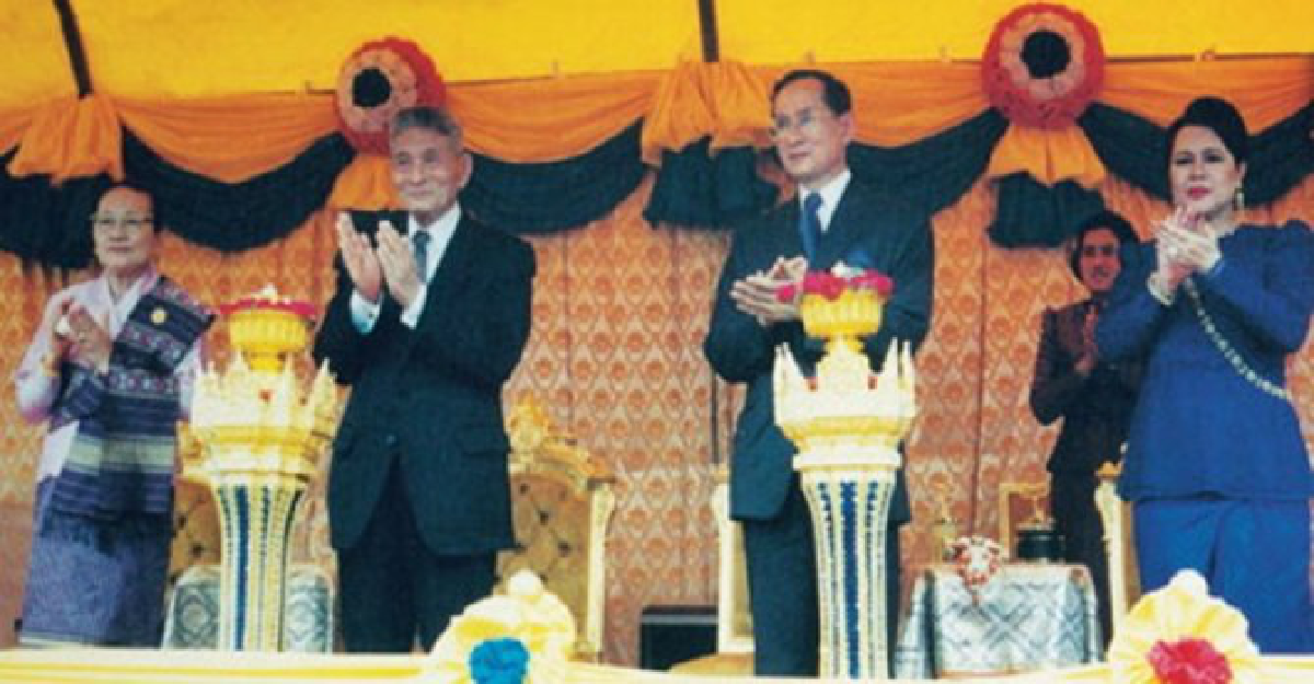 สะพานมิตรภาพไทย-ลาว เปลี่ยน 'นปข.' เป็น 'นรข.' สะพานมิตรภาพไทย-ลาว เปลี่ยน 'นปข.' เป็น 'นรข.'