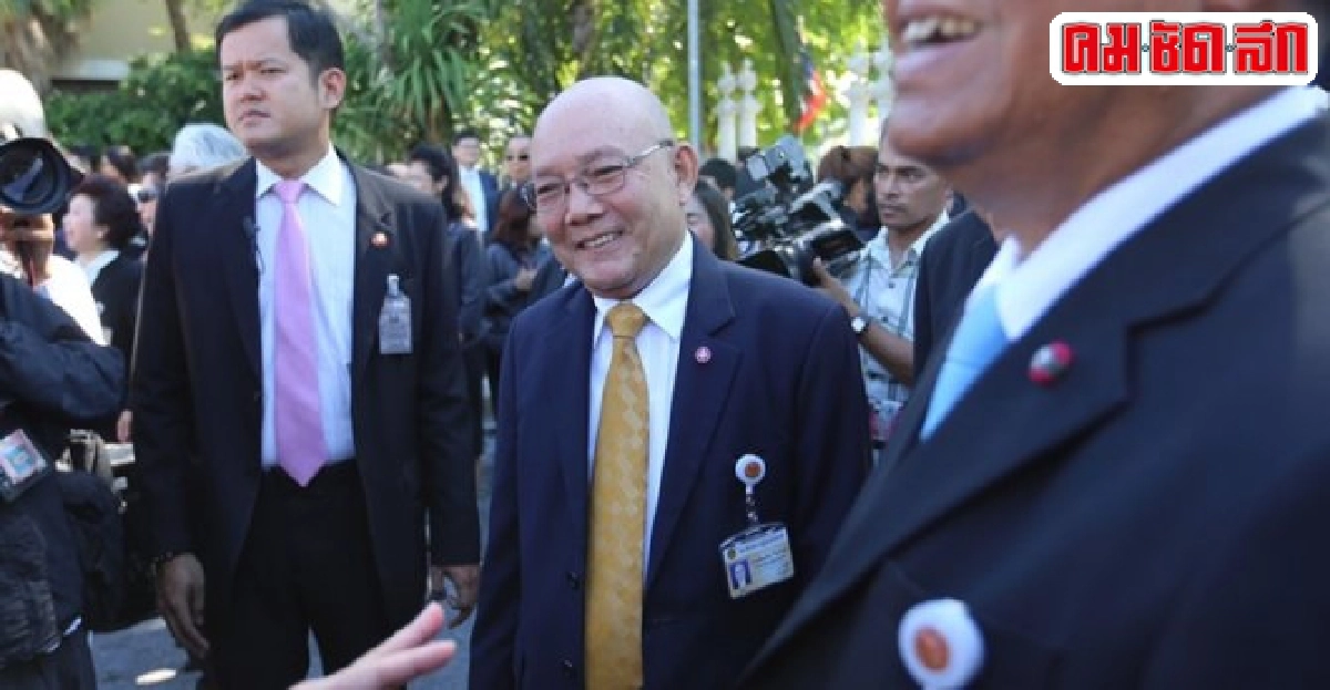 ตร.เข้มด้านหน้าสภา-สปช.กลุ่มคว่ำ-หนุนยังคุยกันดี ตร.เข้มด้านหน้าสภา-สปช.กลุ่มคว่ำ-หนุนยังคุยกันดี