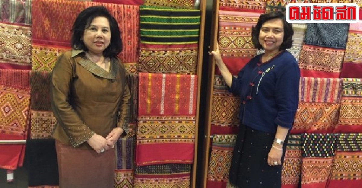 ปธ.สภาสตรีฯพาดูทอผ้าไหมโบราณบ้านเนินขาม ปธ.สภาสตรีฯพาดูทอผ้าไหมโบราณบ้านเนินขาม