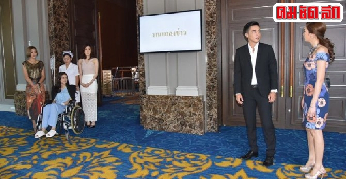 แมท-ภีรนีย์ร้ายนักกดดันให้แพรคุกเข่ากราบขอโทษ แมท-ภีรนีย์ร้ายนักกดดันให้แพรคุกเข่ากราบขอโทษ