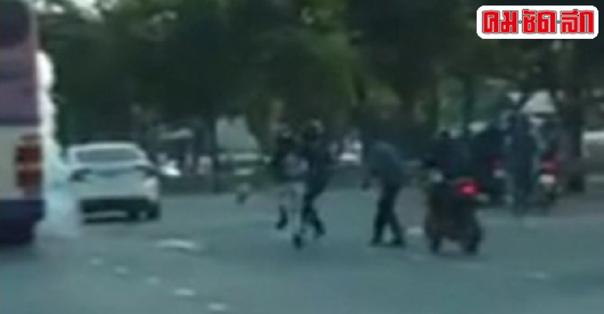 (คลิป)สดๆ-เย้ยกฎหมาย!!บุกตีอริ-ปาระเบิดท่ามกลางฝูงชน (คลิป)สดๆ-เย้ยกฎหมาย!!บุกตีอริ-ปาระเบิดท่ามกลางฝูงชน