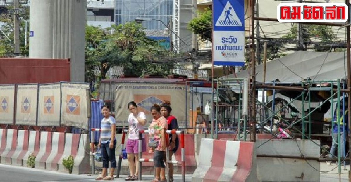 จอดให้คนเดินข้ามถนนกันบ้าง จอดให้คนเดินข้ามถนนกันบ้าง