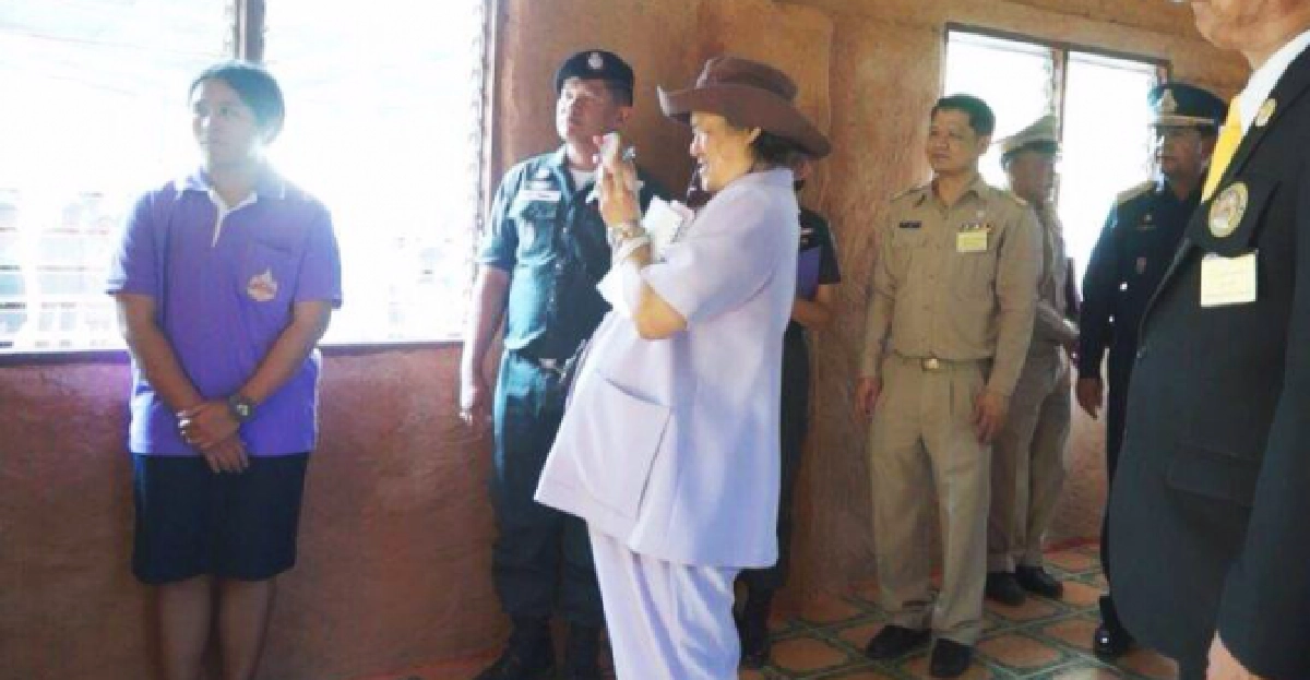 พระเทพฯทรงแนะนำให้ใช้บ้านดินเป็นแหล่งเรียนรู้ของชุมชน พระเทพฯทรงแนะนำให้ใช้บ้านดินเป็นแหล่งเรียนรู้ของชุมชน