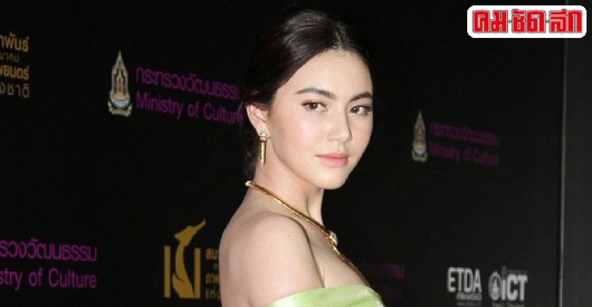 ใหม่โต้แชะภาพสยบเกาเหลาชมพู่ ใหม่โต้แชะภาพสยบเกาเหลาชมพู่