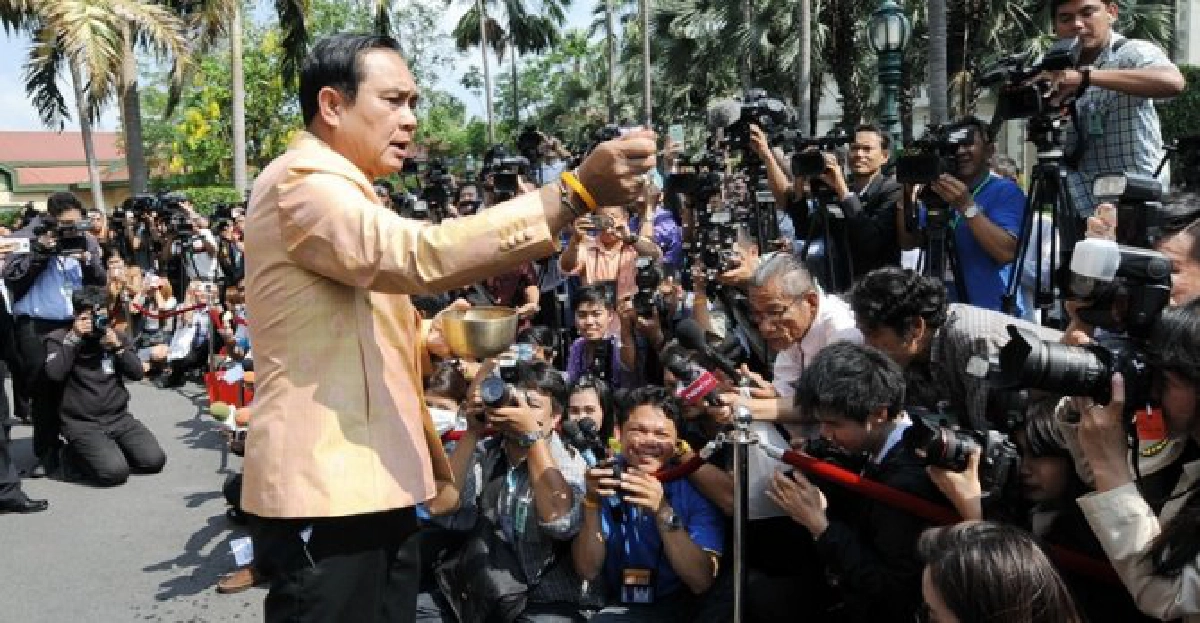 นายกฯแนะเล่นสงกรานต์ตามประเพณี นายกฯแนะเล่นสงกรานต์ตามประเพณี